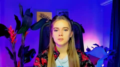 junewoods online show from November 2025 06:24:01 AM