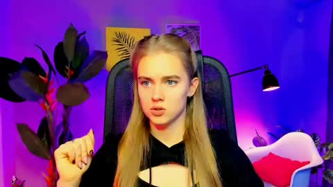 junewoods online show from November 2025 09:20:02 AM