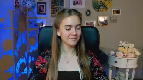 junewoods online show from November 2025 05:18:02 AM