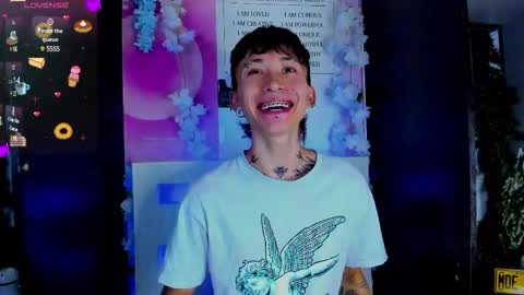 Snapshot of juniior0_0 chatting on February 2025 09:05:02 PM Junior online show from February 2025 09:05:02 PM