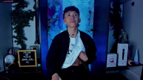 Snapshot of juniior0_0 chatting on March 2025 12:42:02 AM Junior online show from March 2025 12:42:02 AM