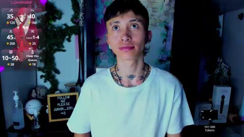 Snapshot of juniior0_0 chatting on March 2025 12:00:02 AM Junior online show from March 2025 12:00:02 AM