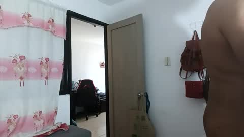 juniorromerogutierrez92 online show from December 2025 06:50:01 PM