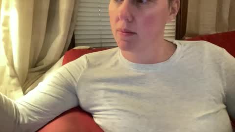 Flirty influncer online show from November 2025 10:10:01 PM