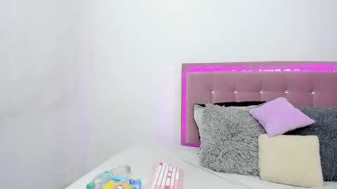 Snapshot of just_isa chatting on December 2024 12:13:01 AM  Isa y Luci  online show from December 2024 12:13:01 AM