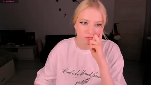 Snapshot of just_jessy_meow chatting on August 2026 06:50:01 PM JESSY online show from August 2026 06:50:01 PM