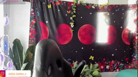 Snapshot of just_katiex chatting on January 2025 07:18:02 PM Sofia online show from January 2025 07:18:02 PM