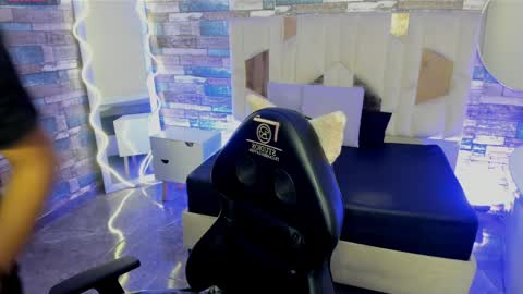  justin  online show from April 2026 11:36:01 AM