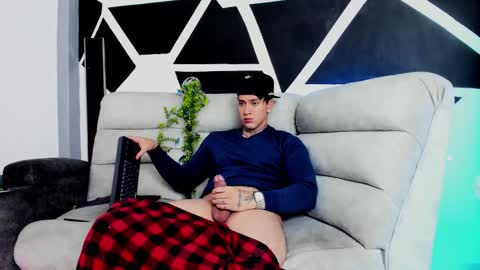 justinfuller_31 online show from October 2025 05:08:02 PM