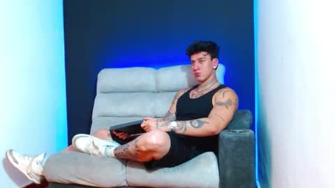 justinfuller_31 online show from January 2026 03:10:01 AM