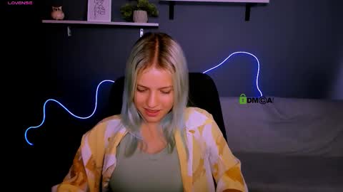 kaela_spell_ online show from September 2025 01:14:02 PM