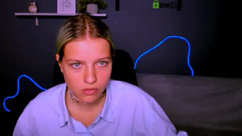 kaela_spell_ online show from September 2025 12:54:01 PM