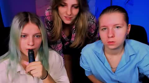 kaela_spell_ online show from November 2025 10:17:02 AM