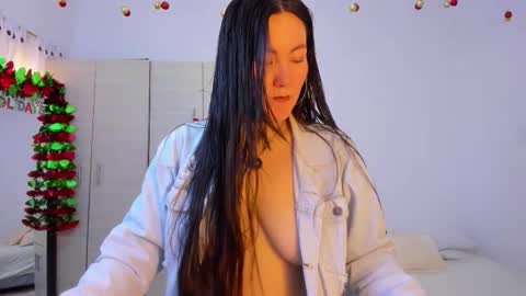 ChloeIndependient model online show from December 2025 04:36:01 PM