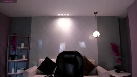 Kaia Ferreira online show from November 2025 12:27:02 PM