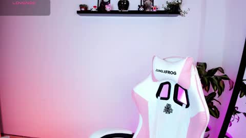 Snapshot of kali_ka chatting on October 2025 06:17:02 PM Kali Ka Please help me with your thumbs up its important dont forget my birthday on October 26 online show from October 2025 06:17:02 PM