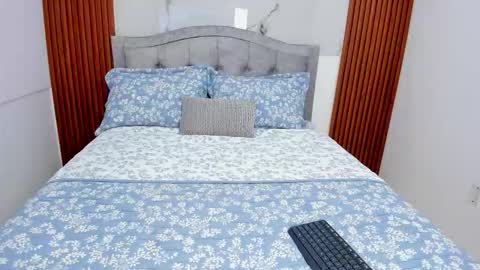 Snapshot of kalibloom_ chatting on December 2025 08:48:02 PM Kali Bloom online show from December 2025 08:48:02 PM