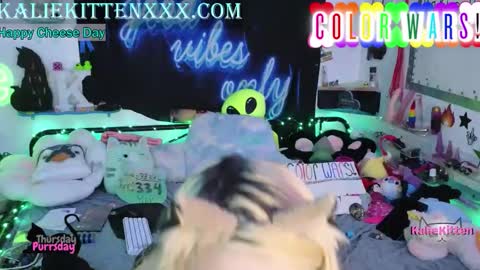 Snapshot of kaliekitten chatting on June 2026 11:33:02 PM KalieKitten online show from June 2026 11:33:02 PM