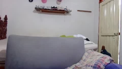 kamenov00 online show from October 2025 05:25:02 PM