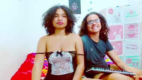 Snapshot of kami_chigiri chatting on February 2025 03:00:02 AM Dante and Carolina independient model online show from February 2025 03:00:02 AM