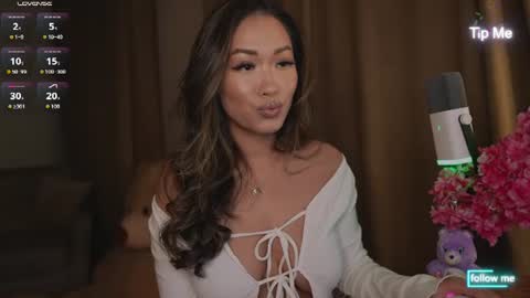 kamilee__xo online show from June 2026 06:56:01 PM