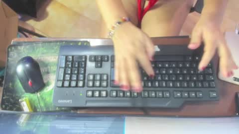 Snapshot of karen_milf_2 chatting on February 2025 05:18:01 AM Karen online show from February 2025 05:18:01 AM