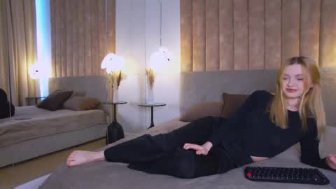 karengolden online show from May 2026 11:15:01 AM