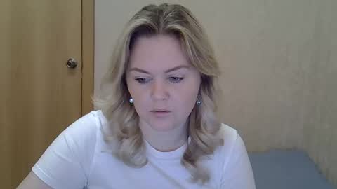 karennelsonx online show from April 2026 07:33:01 AM