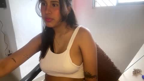 Snapshot of kariina_candy chatting on June 2026 07:41:02 PM kariina candy and fox online show from June 2026 07:41:02 PM