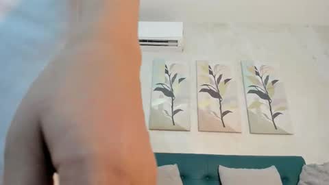 Kari  online show from November 2025 07:13:01 PM