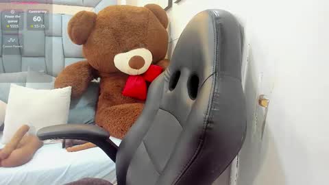 Karina online show from October 2025 12:19:02 PM