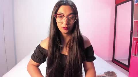 Snapshot of karla_hernandez chatting on June 2026 10:43:02 AM Karla online show from June 2026 10:43:02 AM