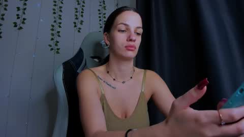 karla_lim online show from November 2025 09:21:02 AM