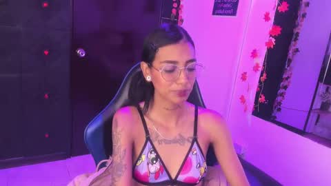 karlaslutskinny__ online show from April 2026 09:39:01 PM