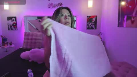 Karly Moonns online show from November 2025 08:51:01 PM