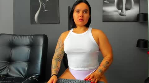 Snapshot of karlyjons_ chatting on June 2026 04:40:02 PM online show from June 2026 04:40:02 PM