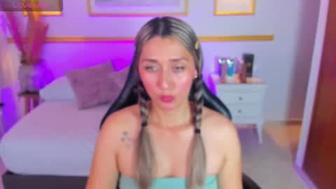 karlyy_ online show from November 2025 07:35:02 PM