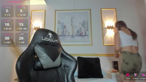 karlyy_ online show from November 2025 02:02:01 AM