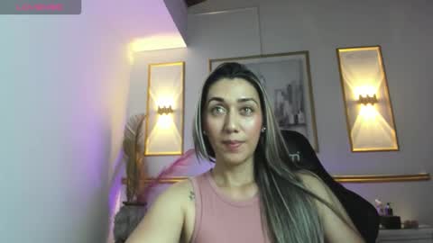 karlyy_ online show from December 2025 07:09:01 PM