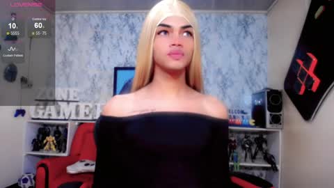 Snapshot of karol_vanessa__ chatting on June 2026 11:23:01 AM karol Vanessa online show from June 2026 11:23:01 AM