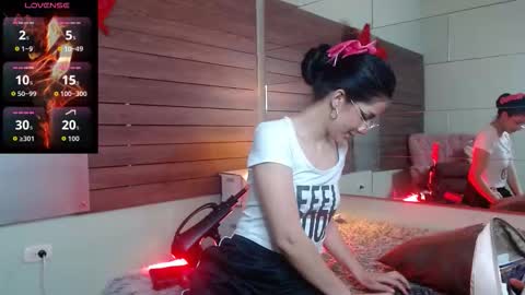 karol_yesenia online show from November 2025 01:01:02 PM