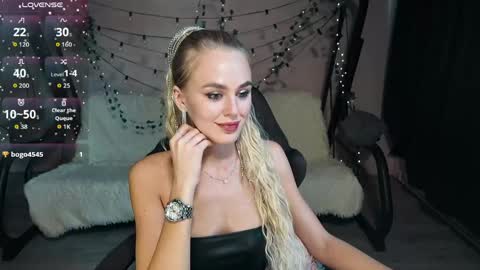 KarolinaHayes online show from April 2026 03:21:01 PM