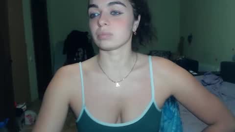Snapshot of karolinasweet chatting on January 2025 03:32:02 PM Mila online show from January 2025 03:32:02 PM