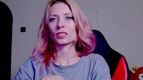 karoline121 online show from November 2025 06:21:01 PM