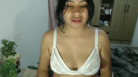 Snapshot of karolinecute chatting on December 2024 08:48:01 AM karolinecute online show from December 2024 08:48:01 AM