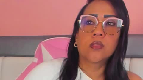 karolwest_ online show from December 2025 12:31:02 PM