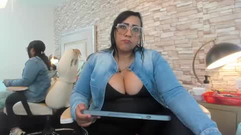 karolwestt online show from October 2025 04:04:02 PM