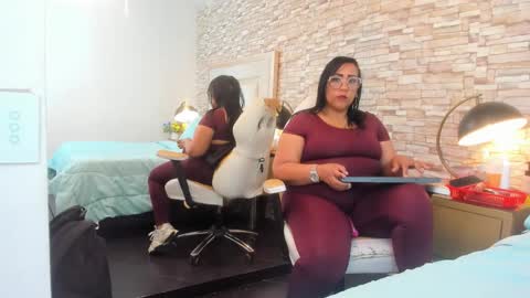 karolwestt online show from October 2025 01:42:02 PM