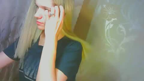 Caroline Fox online show from September 2025 10:15:02 AM