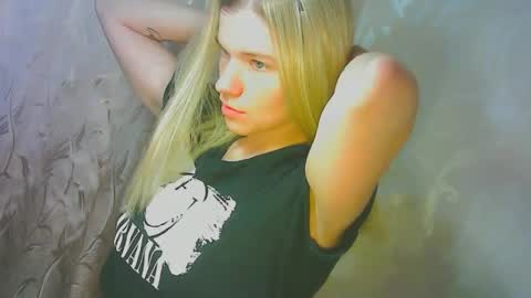 Caroline Fox online show from September 2025 08:57:01 AM